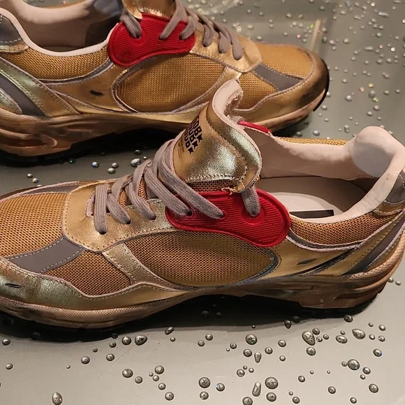 Golden Goose DAD_STAR Authentic Sneakers with Gold & Red Accents - Picture 8 of 9